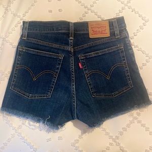 EUC Levi Jean Shorts W26